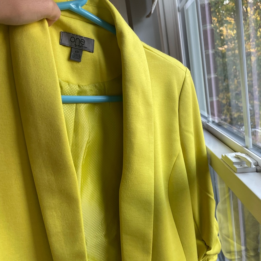 Yellow blazer - Picture 3 of 4